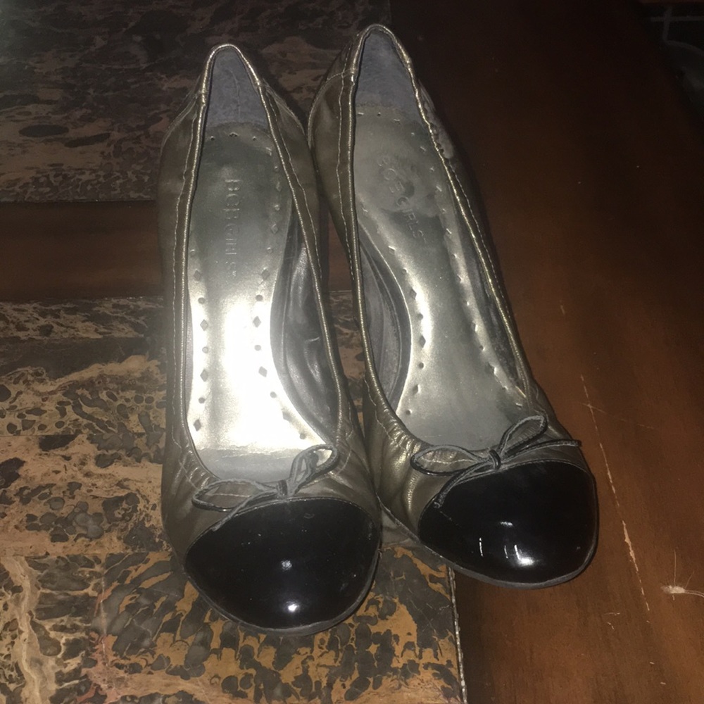 BCBG girls size 9 heels. Grey with black toes